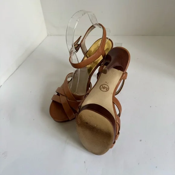 MICHAEL Michael Kors brown leather platform heels. Size 7 - Picture 15 of 16